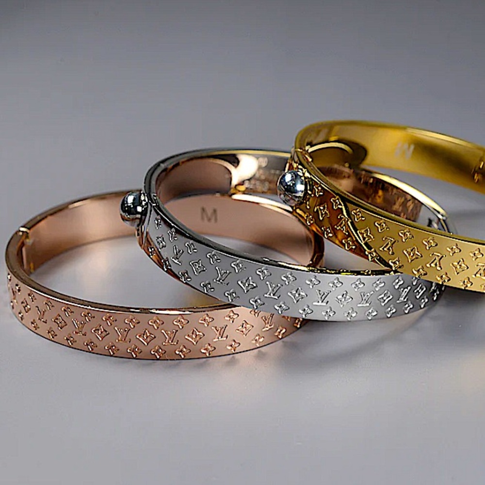 Gold Plated Clover Bangle Bracelet - Picture 2 of 6
